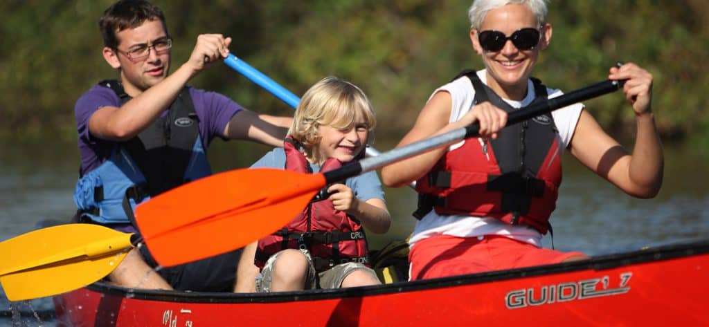 Paddling trails. Differences between a kayak and a canoe