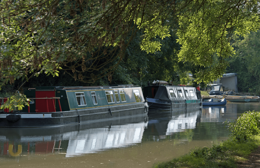 basingstoke canal boats